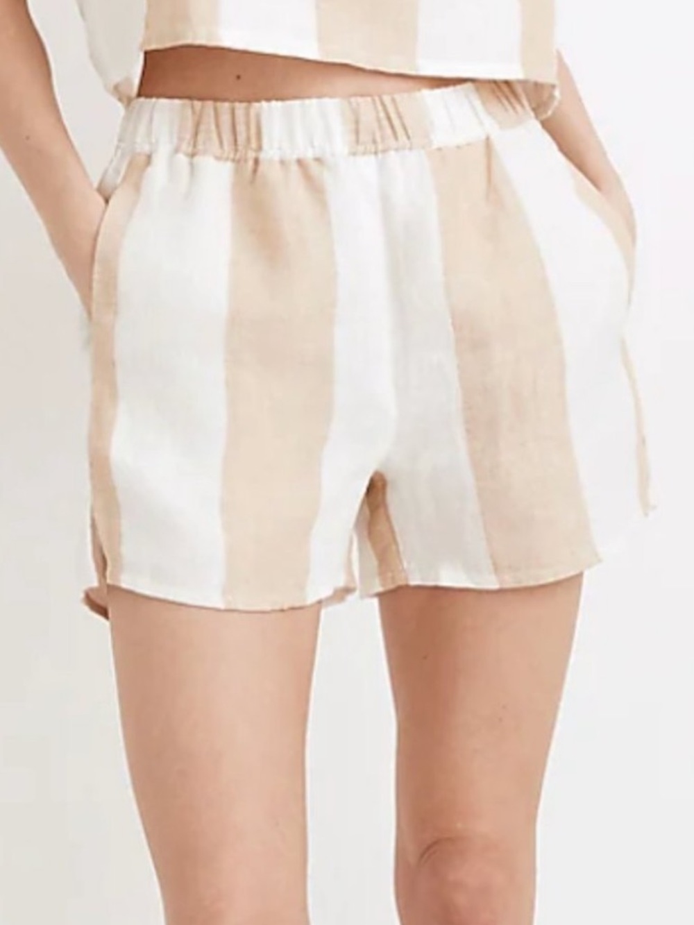 Short Tan & White Tulum
Stripe